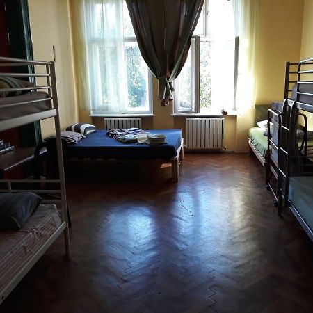 Mountain Tale Hostel Brasov Exterior photo