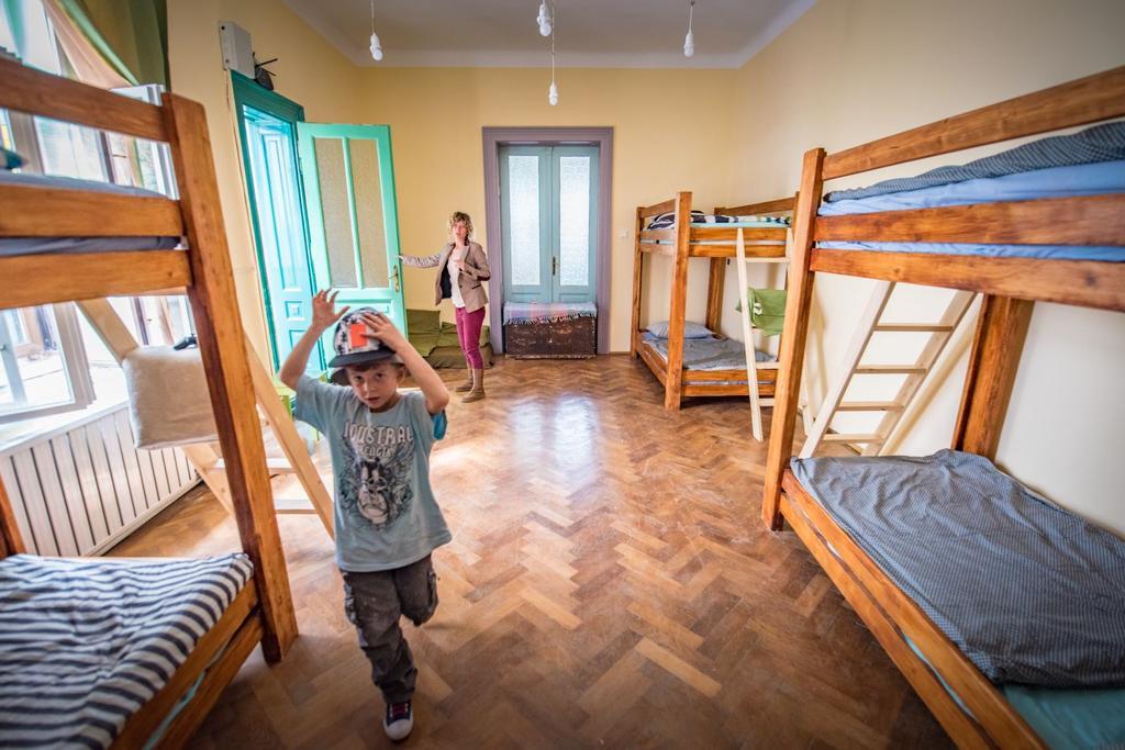 Mountain Tale Hostel Brasov Exterior photo