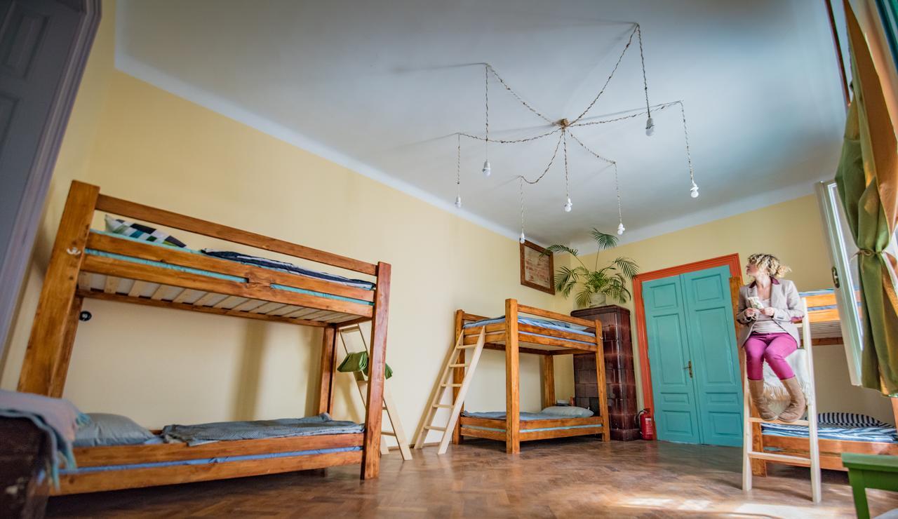 Mountain Tale Hostel Brasov Exterior photo