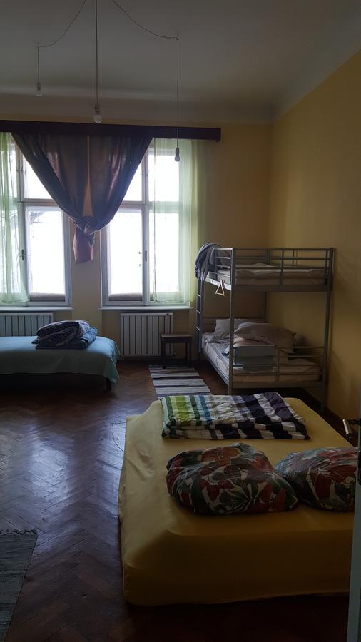 Mountain Tale Hostel Brasov Room photo
